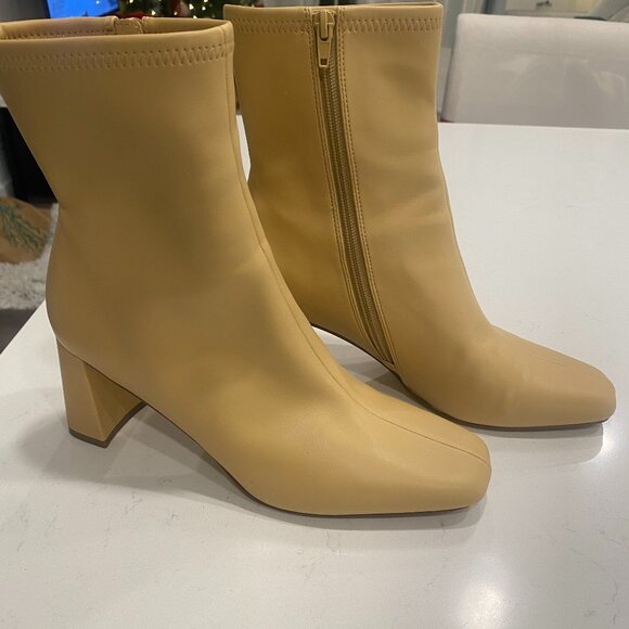 Steve Madden Hush Boot-Color: Butter Size 9.5 - Picture 1 of 7